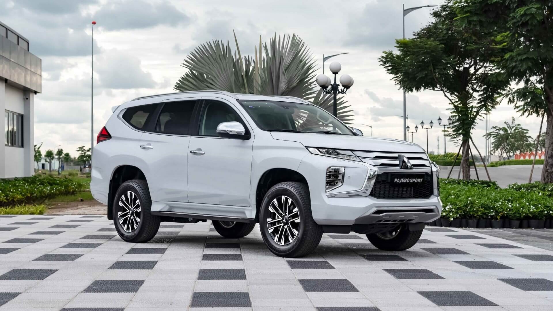 mitsubishi pajero sport gia lan banh nam 2024 va danh gia chi tiet - Trang chủ